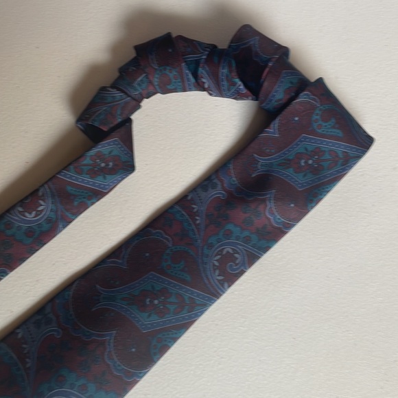 Eaton’s silk Paisley pattern tie - Picture 6 of 8